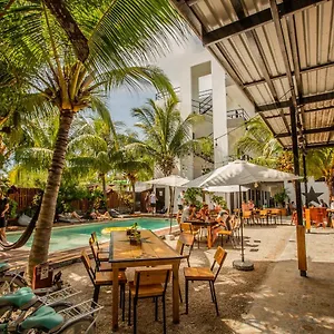 Che & Bar Adults Only Hostel